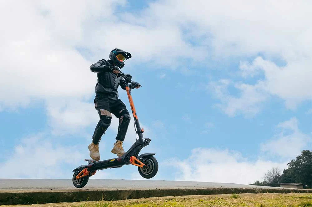 Écrans LCD ou LED : Lequel est le plus performant en conditions tout-terrain ?