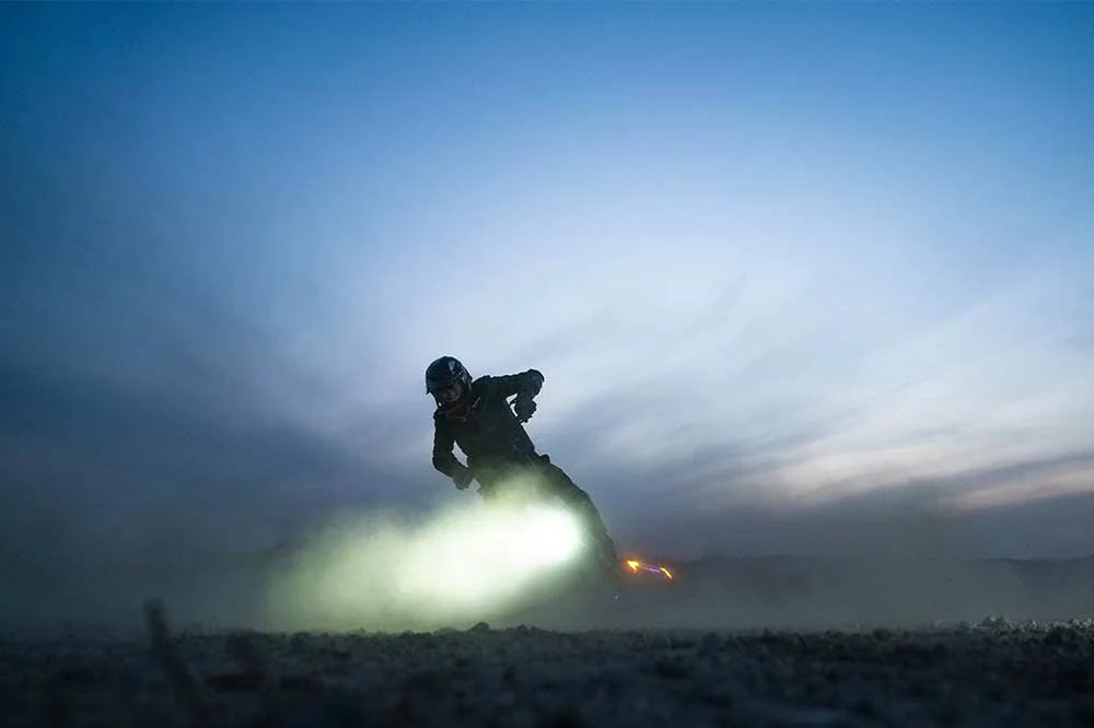 Comparatif des phares de scooter KuKirin : Les meilleurs pour la conduite de nuit ?