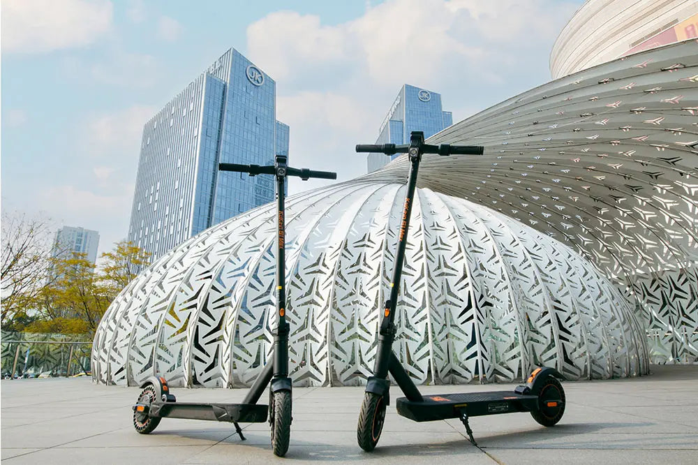 Trottinettes Légères : KuKirin Moins de 26 kg pour un Transport Facile